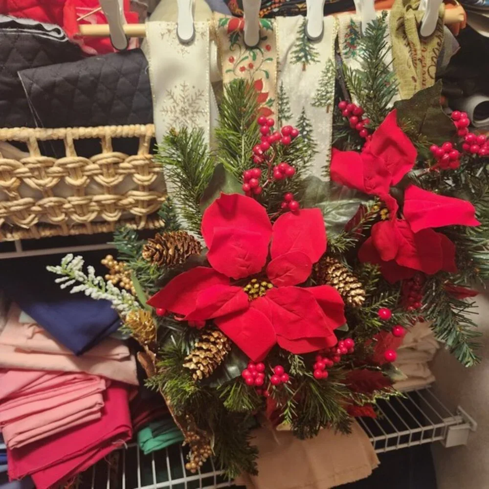 Christmas Poinsettia Door Swag Red Floral Pine Cone Berry Wreath Accent‎